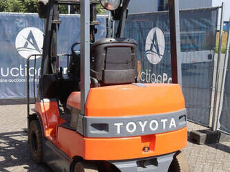 2005-toyota-7fb15-1471633-48426951