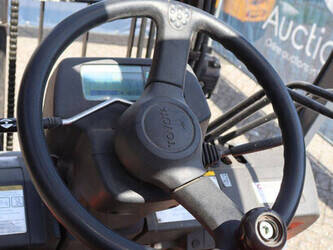 2005-toyota-7fb15-1471633-48426976