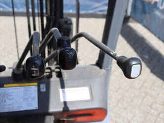 2005-toyota-7fb15-1471633-48426977