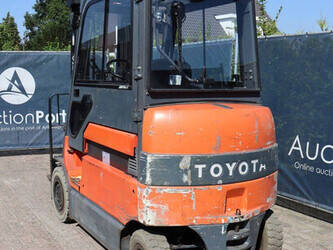 2012-toyota-7fbmf30-1471674-48427697