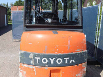 2012-toyota-7fbmf30-1471674-48427698