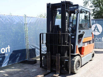 2012-toyota-7fbmf30-1471674-48427702