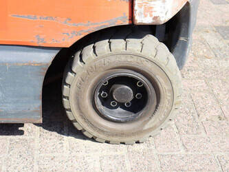 2012-toyota-7fbmf30-1471674-48427708