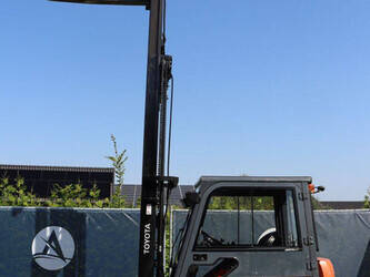 2012-toyota-7fbmf30-1471674-48427727
