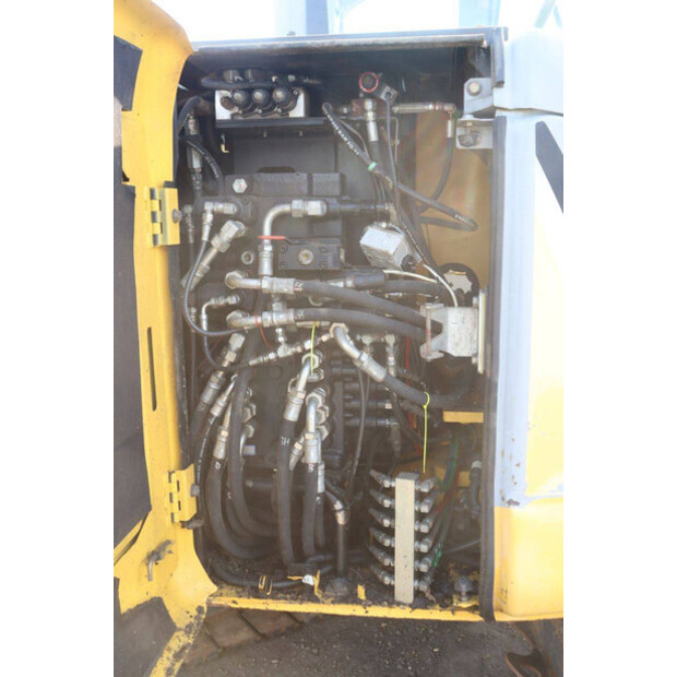 2011 نيو هولاند كوبلكو E80BMSR-2-48428009