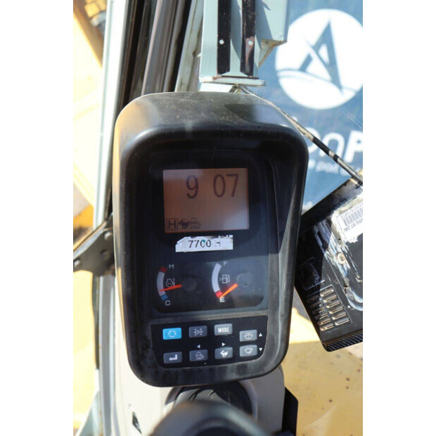 2011 نيو هولاند كوبلكو E80BMSR-2-48428016