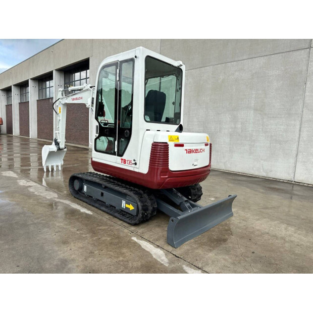 2014 TAKEUCHI TB135-48432480