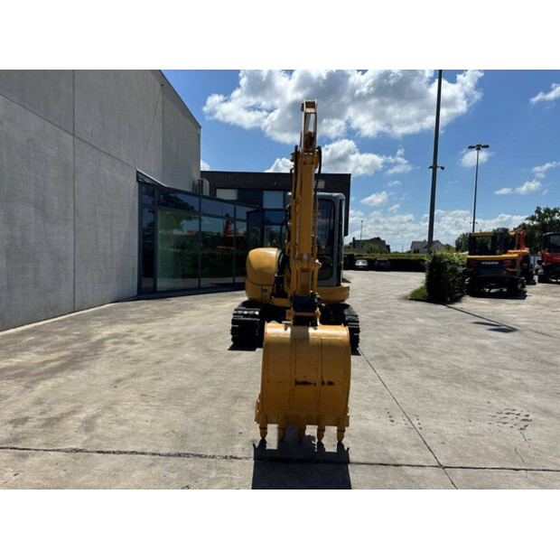 2010 كوماتسو PC40MR-1-48433017