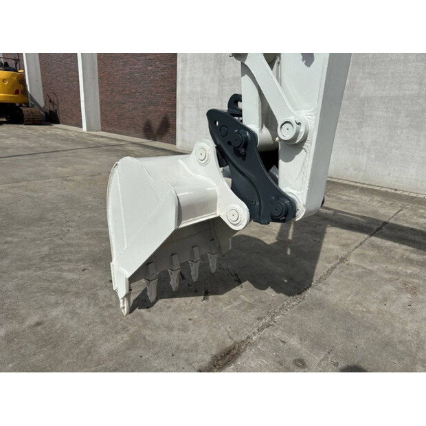 2011 TAKEUCHI TB175-48433235
