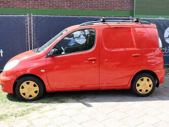 صورة ل المركبات التجارية 2003 تويوتا Yaris