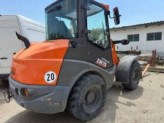 2019-hitachi-zw75-1471993-48442177