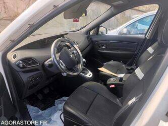 renault-scenic-48448807