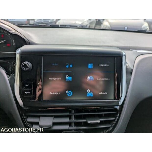 2018 Peugeot 208-48451812