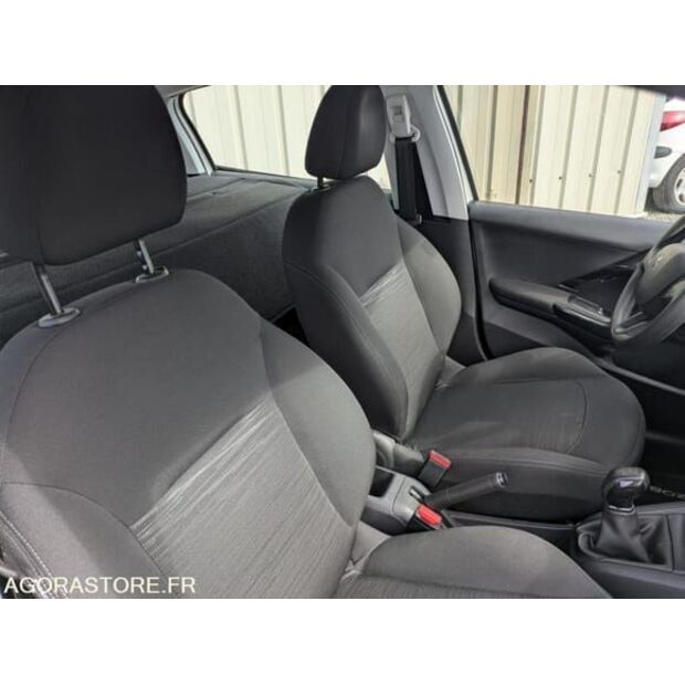 2018 Peugeot 208-48451834