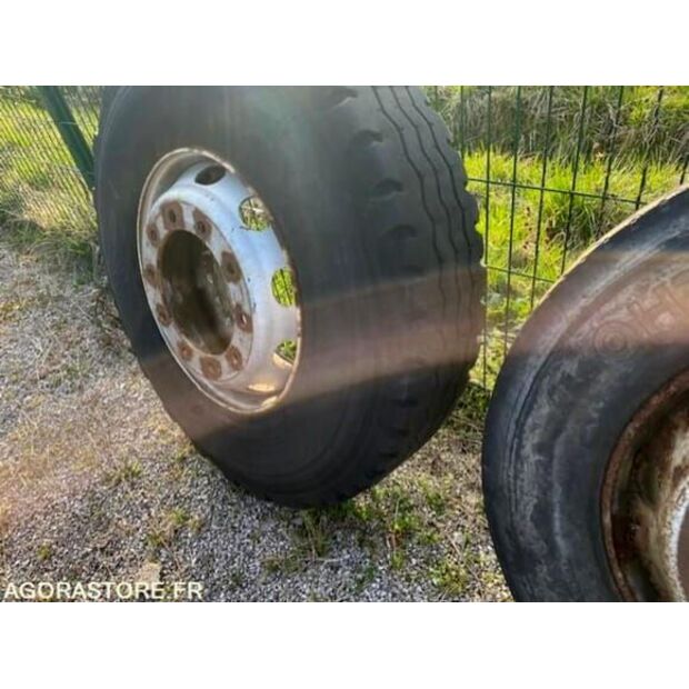 Michelin-48452360