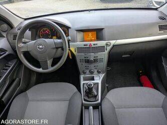 opel-astra-48452776