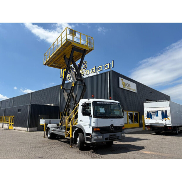 2004 مرسيدس بنز ATEGO-48456701