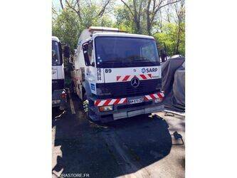 صورة ل شاحنات فراغ مرسيدس بنز 2533