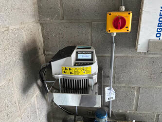 صورة ل وحدة تحكم 2021 XYLEM Hydrovar 4.030