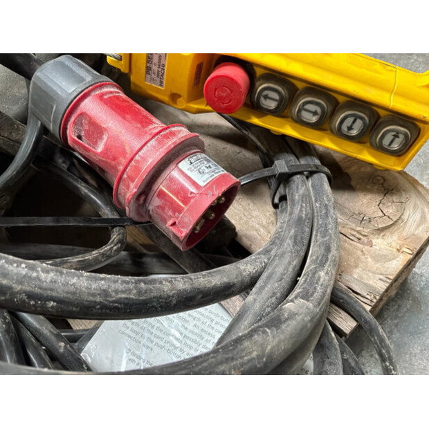 2019 Hitachi 1S-48496316