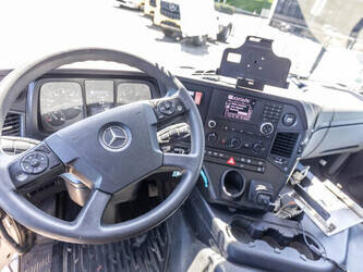 2014-mercedes-benz-antos-1830-1472732-48501385