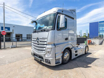 صورة ل شاحنات 2016 مرسيدس بنز Actros 1842