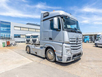 2016-mercedes-benz-actros-1842-1472738-48501544
