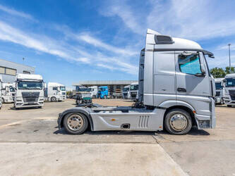 2016-mercedes-benz-actros-1842-1472738-48501545