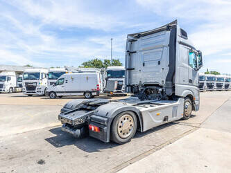 2016-mercedes-benz-actros-1842-1472738-48501546