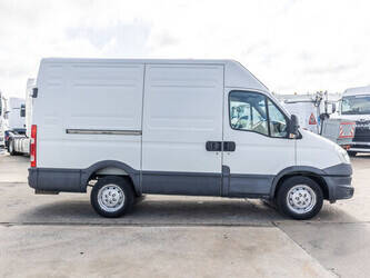 2011-iveco-daily-35s17-48501892