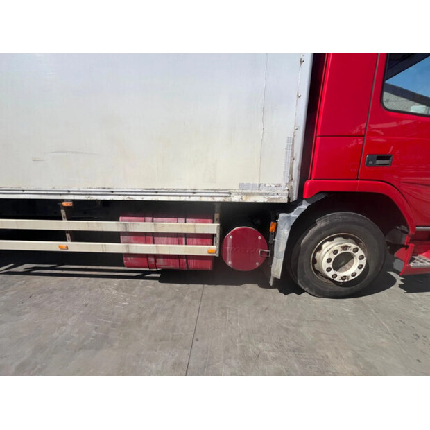 2002 Volvo FM-48518503