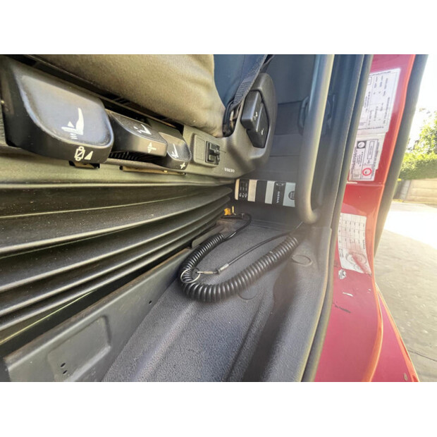 2002 Volvo FM-48518523