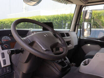 2012-volvo-fl240-1472857-48519183
