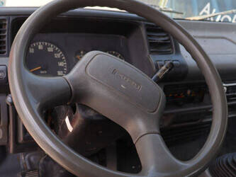 2006-isuzu-npr77-48519298