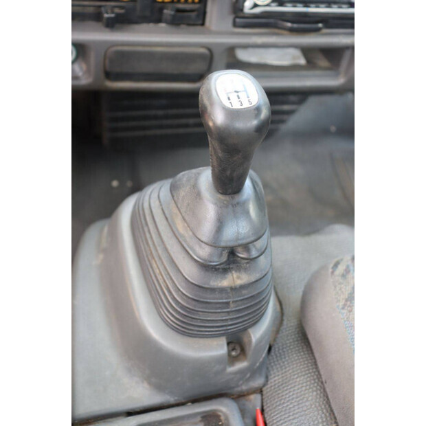 2006 Isuzu NPR77-48519300