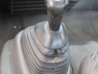 2006-isuzu-npr77-48519300