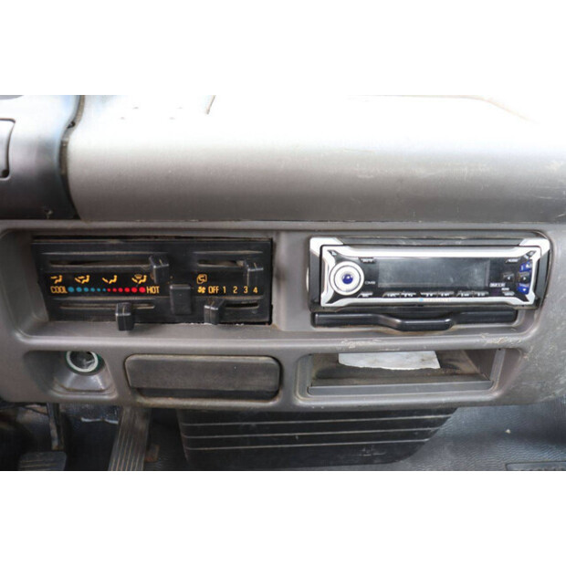 2006 Isuzu NPR77-48519301