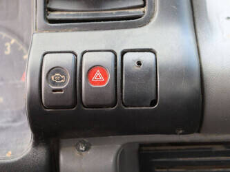2006-isuzu-npr77-48519302