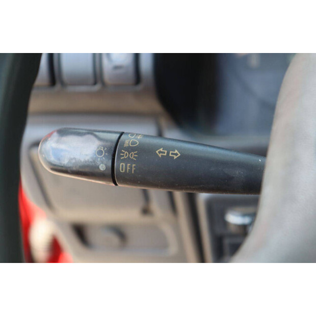 2006 Isuzu NPR77-48519304