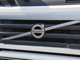 2011-volvo-fm330-1472864-48519543