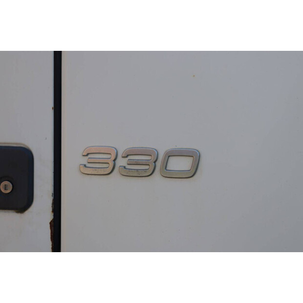 2011 فولفو FM330-48519546