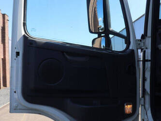 2011-volvo-fm330-1472864-48519565