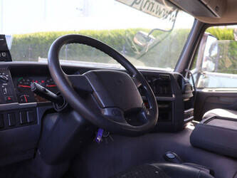 2011-volvo-fm330-1472864-48519569