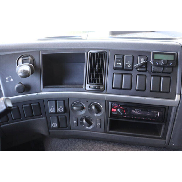 2011 فولفو FM330-48519575