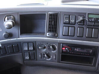 2011-volvo-fm330-1472864-48519575