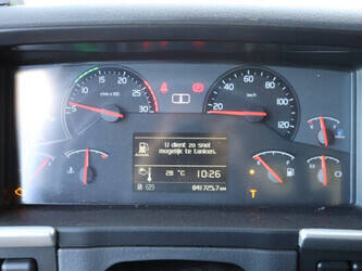 2011-volvo-fm330-1472864-48519579