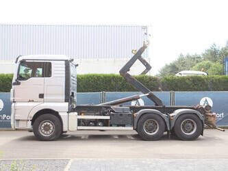2011-man-tgx-33-480-1472878-48520316