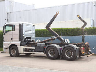 2011-man-tgx-33-480-1472878-48520317