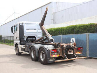2011-man-tgx-33-480-1472878-48520318