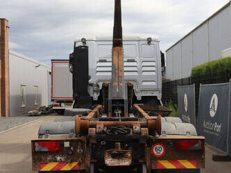 2011-man-tgx-33-480-1472878-48520319